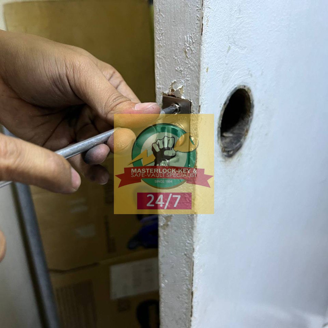 Locksmith Services 4